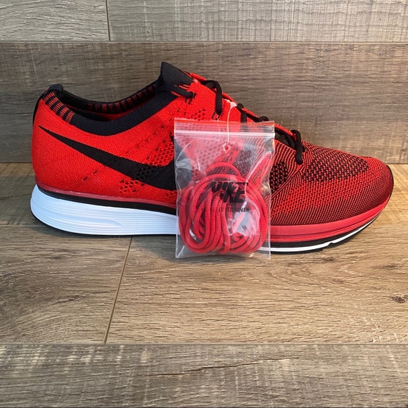 nike flyknit trainer red black